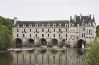 Chenonceau Kalesi 'nin fotoğrafı ve yansıması.