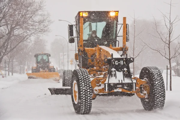 Autoscreper au travail en hiver Image En Vente