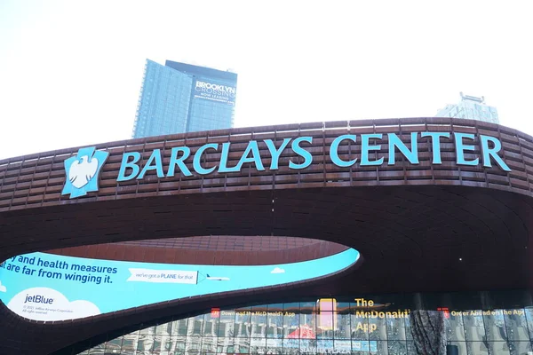 Brooklyn Circa 2022 Exterior View Barclays Center Neon Light Sign Stockfoto