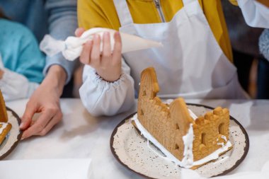 Usta sınıfı zencefilli ekmek elleri çocuk 