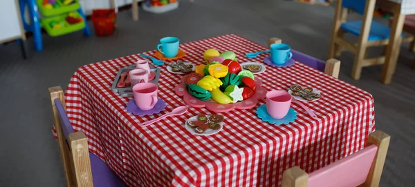 Spazio Bambini Tavolo Con Giocattoli Cucina Foto Alta Qualità — Foto Stock