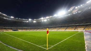 Futbol sahasında Corner Flag, büyük bir stadyum. Yüksek kalite fotoğraf