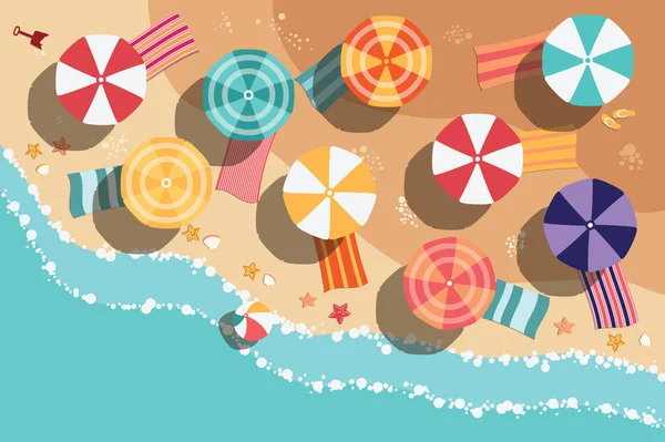 Playa de verano en diseño plano, vista aérea, lado del mar y sombrillas, ilustración vectorial — Archivo Imágenes Vectoriales
