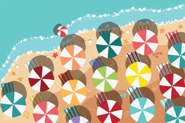 Летний пляж в плоском дизайне, вид с воздуха, вид на море и красочные зонтики, векторная иллюстрация — стоковый вектор