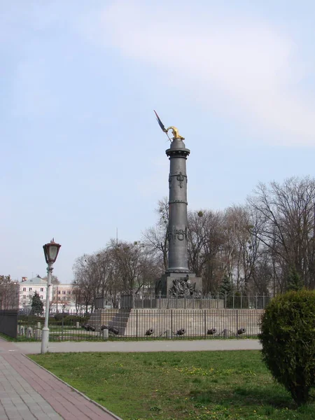 Monumento Gloria Columna Hierro Fundido Con Las Partes Bronce Águila — Foto de Stock