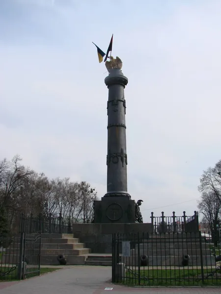 Glory Anıtı Bronz Parçalı Dökme Demir Kolon Kartal Poltava Ukrayna — Stok fotoğraf