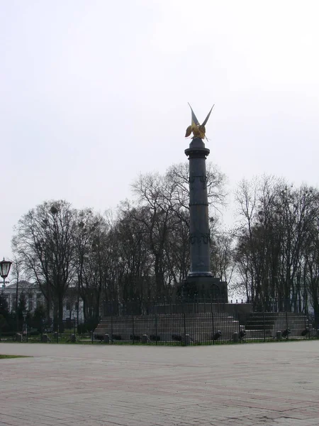 Monument Gloire Colonne Fonte Avec Les Parties Bronze Aigle Poltava — Photo