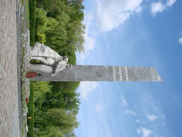 Память Памятник Неизвестному Солдату Город Полтава Украина — стоковое фото