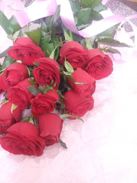 Компонування Вітальної Листівки Красивий Букет Червоних Троянд Простір Тексту — стокове фото