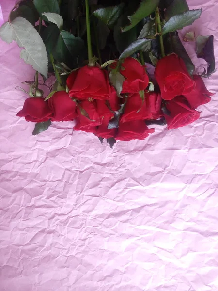 Pink Background Bouquet Red Roses Plate Inscription — Foto de Stock