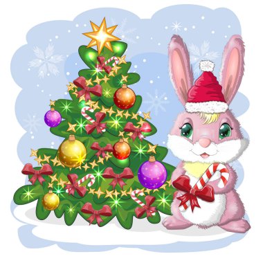 Noel Baba 'nın şapkasında süslü Noel ağacının yanında sevimli bir çizgi film tavşanı. Kış 2023, Noel ve Yeni Yıl.