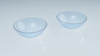 Laboratuvardaki temiz yansıma katında birkaç kontakt lens. Optik tıbbi ve sağlık hizmeti konsepti. Kamera hareketini nesneler etrafında döndürüyor. 4K görüntü hareketli grafik video