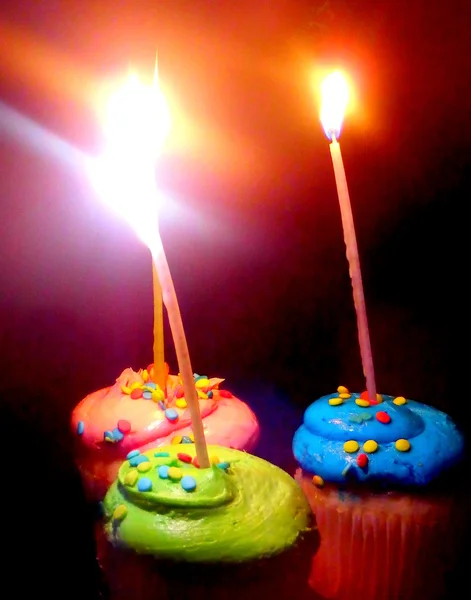 Geburtstagstorte und Kerzen — Stockfoto