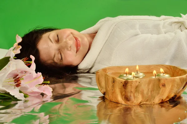 Woman Relaxing In Spa Setting — Stock Photo, Image