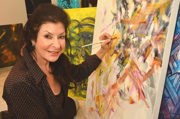 Olgun kadın sanatçı