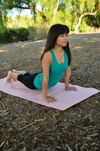 Yoga ao ar livre — Fotografia de Stock