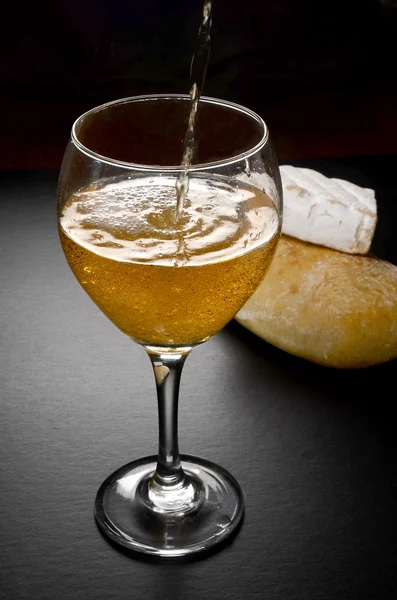 ไวน์ขาวส่องประกาย — ภาพถ่ายสต็อก