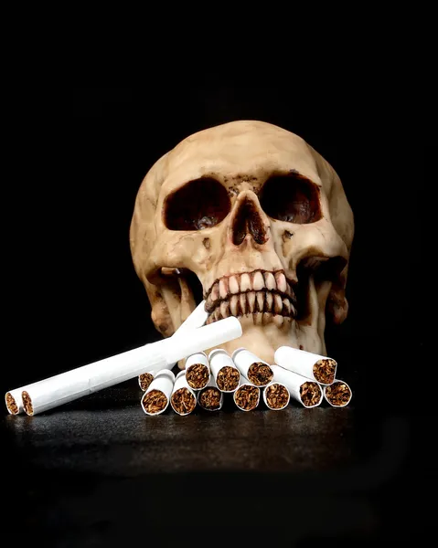 Sigaretten en dood — Stockfoto