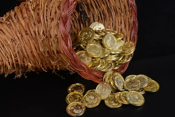 Roh hojnosti zlatých mincí — Stock fotografie