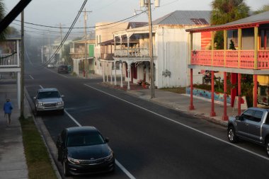 3 Aralık 2021 'de açık bir sabahta ikinci caddeye bakıyorum.