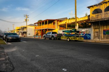 3 Aralık 2021 'de gün doğumunda Cedar Creek Florida şehir merkezi.