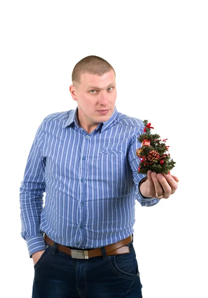 Jeune homme avec petit arbre de Noël — Photo