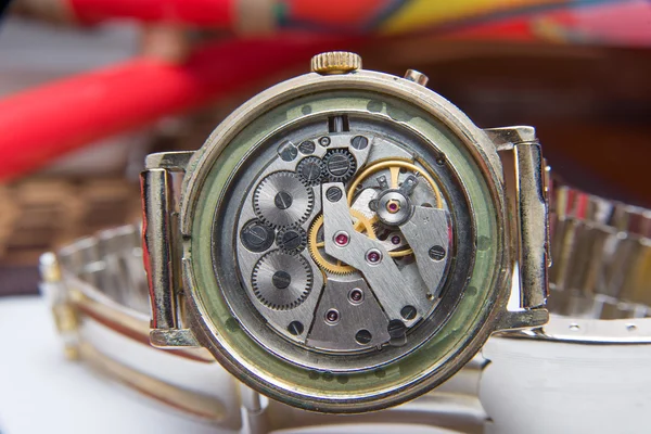 Vanha kellot pölyinen mekanismi valikoiva painopiste — kuvapankkivalokuva