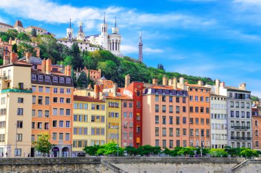 Lyon cityscape saone River renkli evlerin, Fransa