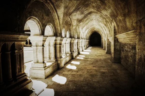 Abbaye de Fontenay archway retro vintage — Stockfoto