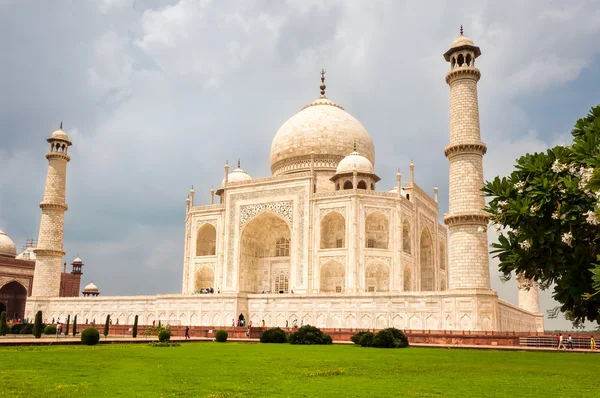 Taj mahal chrám na šířku zobrazení — Stock fotografie