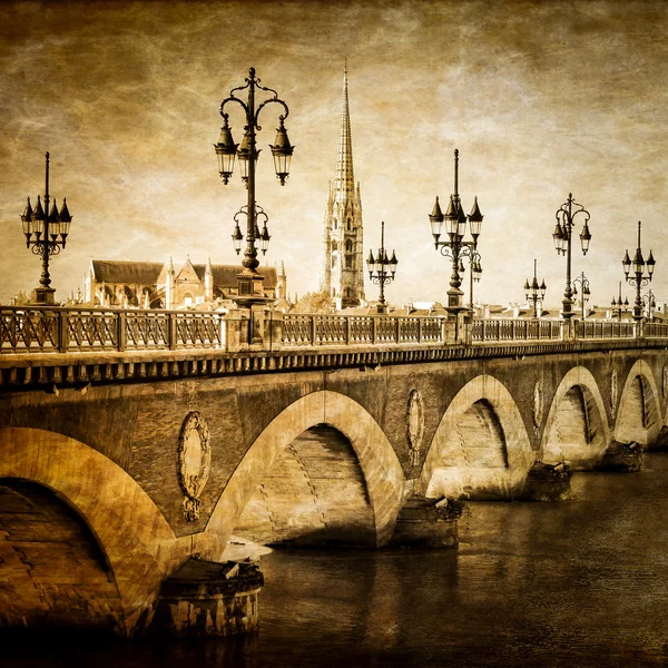 Bordeaux rivier brug met St Michel kathedraal — Stockfoto