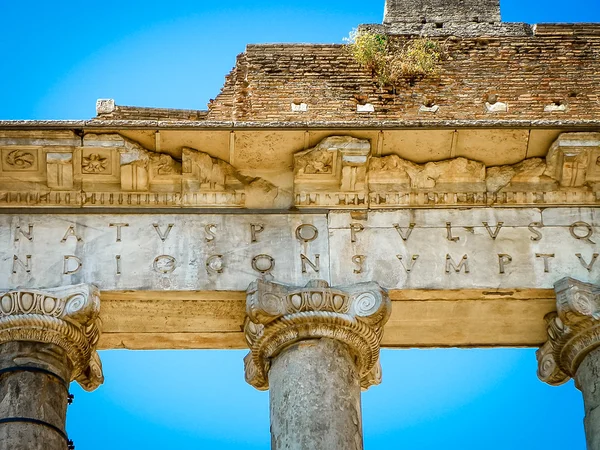 Świątynia Saturna szczegółów, forum Romanum, Rzym — Zdjęcie stockowe