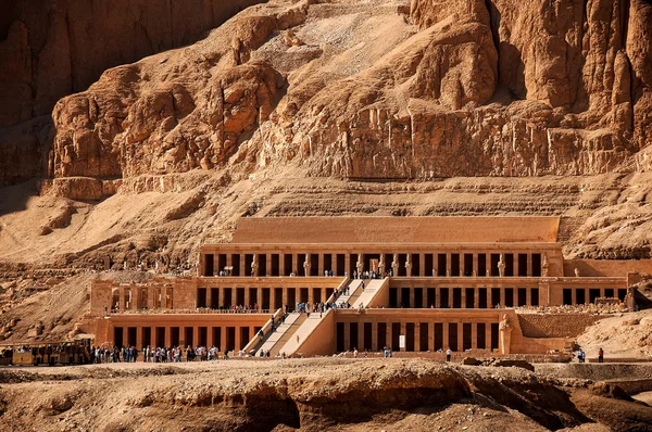 Temple de la Reine hatshepsout dans l'Egypte ancienne — Photo