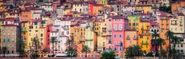 Provence renkli köy evleri, menton