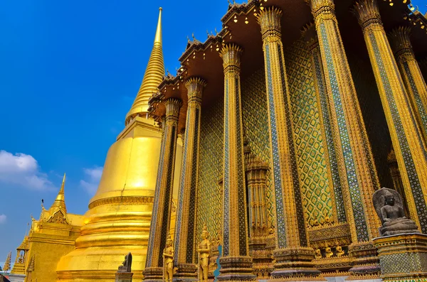 Detail chrámu v luxusním paláci chrámu v Bangkoku — Stock fotografie