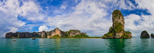 Trópusi óceán strandok panoráma-Krabi, Thaiföld — Stock Fotó