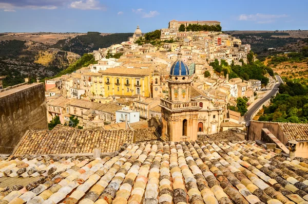 Vista da bela aldeia Ragusa, na Sicília — Fotografia de Stock