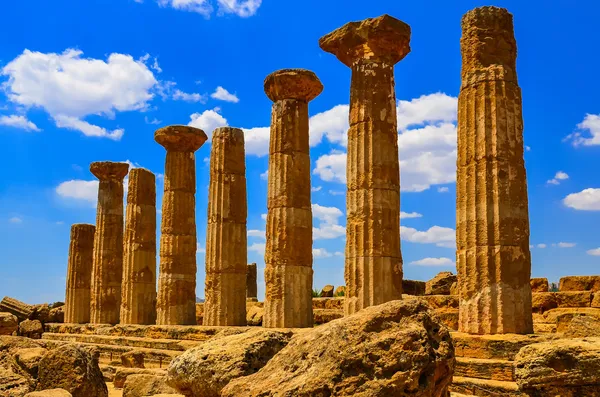 Stenen zuilen van de tempel ruïnes in agrigento, Sicilië — Stockfoto