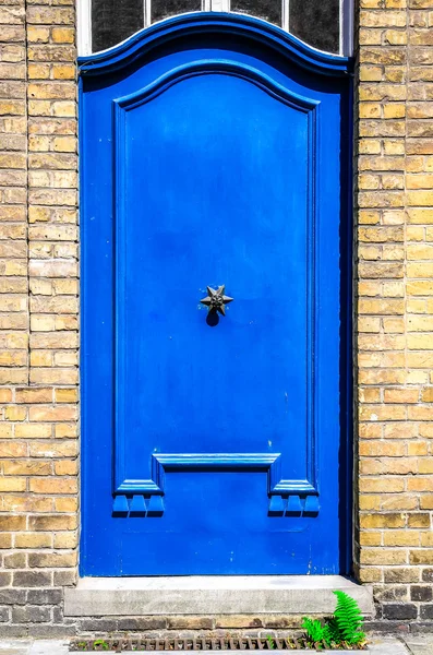 Blue entrance door in brick wall — Stock Photo, Image