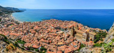 panoramik Köyü cefalu ve okyanus, Sicilya