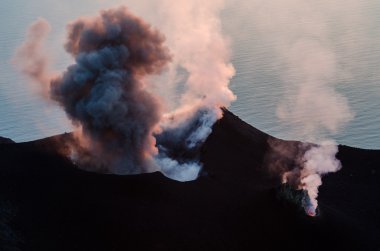 Sigara patlayan stromboli Adası, Sicilya