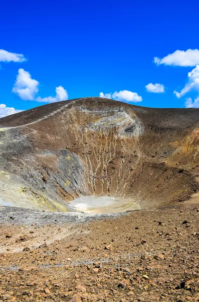 Widok pionowy krateru wulkanu na wyspie vulcano, Sycylia — Zdjęcie stockowe