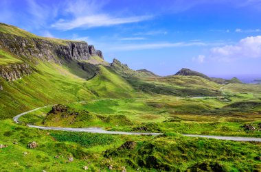 Görünüm quiraing dağlar ve yol, İskoçya highlands