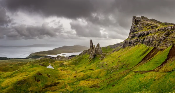 Panoramisch uitzicht van oude man van storr bergen, Schotse Hooglanden — Stockfoto