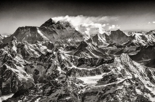 Mt のビンテージ白黒ビュー エベレスト、ヒマラヤ — ストック写真