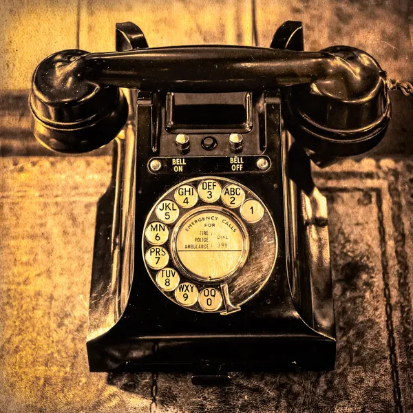 旧的老式的拨号电话单色的详细视图 — 图库照片