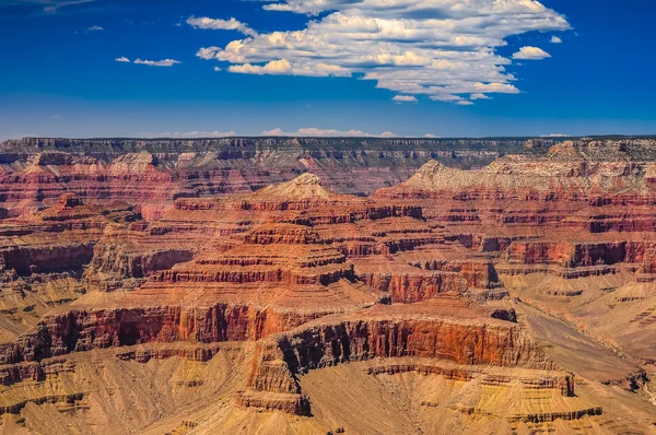 Vista panorâmica do Grand Canyon com céu azul e nuvens — Fotografia de Stock