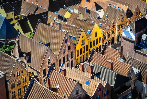 Detail van oude daken en colorufl huizen in de historische stad — Stockfoto