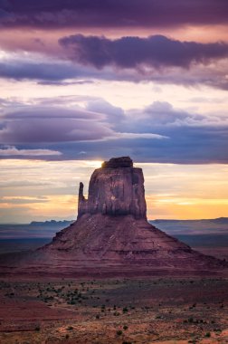 monument valley güzel renkli güneş doğarken