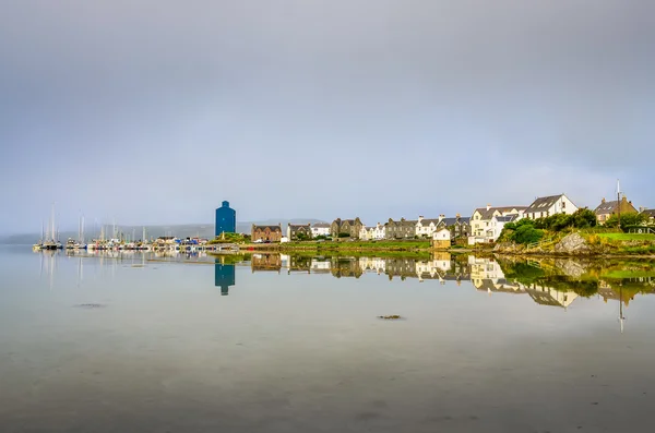 Vista del puerto de la ciudad de ellen en isle of skye, Escocia — Zdjęcie stockowe